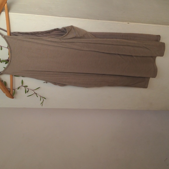 2 Summer Tops - Picture 9 of 9